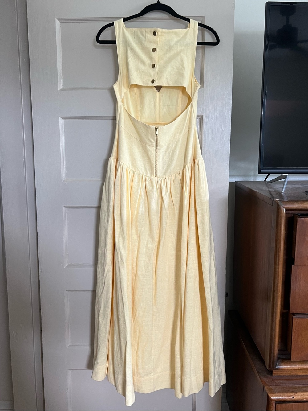 ASOS Pale Yellow V-Neck Maxi Dress - Picture 2 of 5